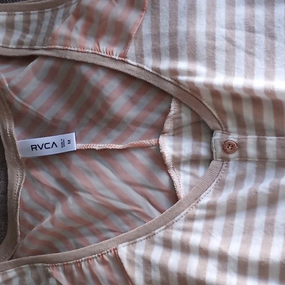 RVCA Top. Sz med - Picture 3 of 5